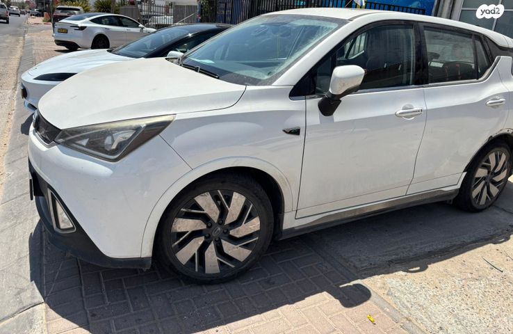 מודעת רכב ג'י.איי.סי GE3 2