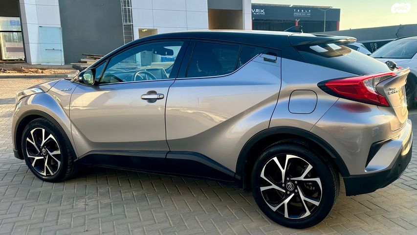 מודעת רכב טויוטה C-HR