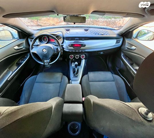 אלפא רומיאו ג'ולייטה