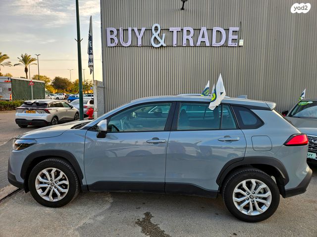 מודעת רכב טויוטה קורולה קרוס 1