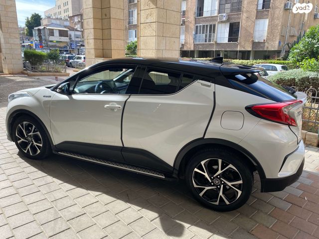 מודעת רכב טויוטה C-HR