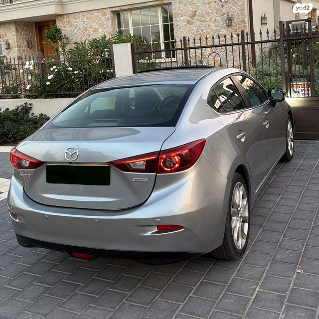 מודעת רכב מאזדה 3