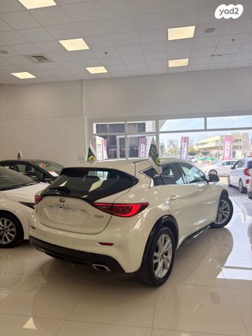 אינפיניטי Q30