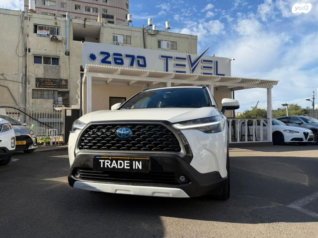 מודעת רכב טויוטה קורולה קרוס