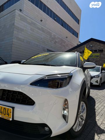 טויוטה יאריס קרוס