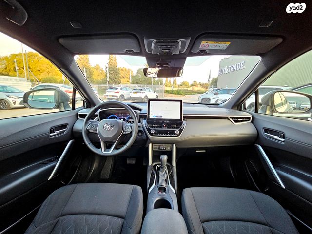 טויוטה קורולה קרוס