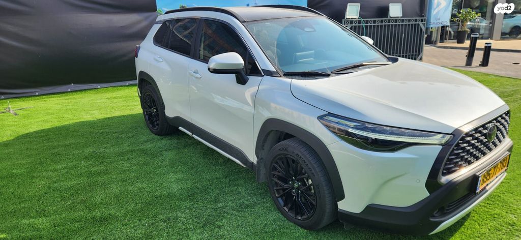 מודעת רכב טויוטה קורולה קרוס