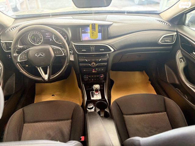 אינפיניטי Q30