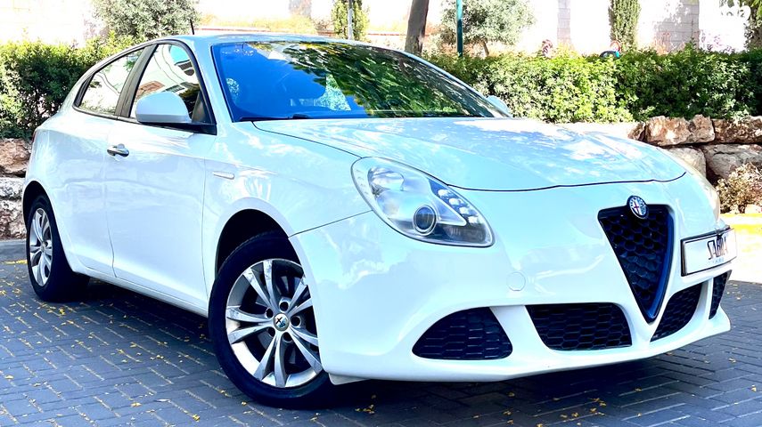 אלפא רומיאו ג'ולייטה