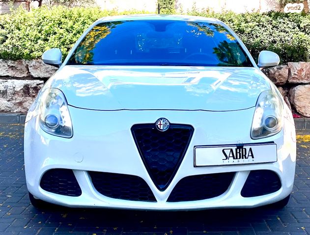 מודעת רכב אלפא רומיאו ג'ולייטה