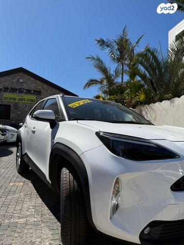 טויוטה יאריס קרוס