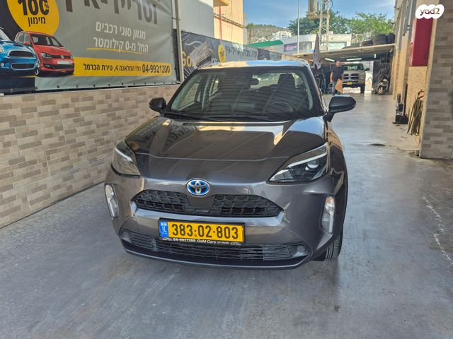 מודעת רכב טויוטה יאריס קרוס
