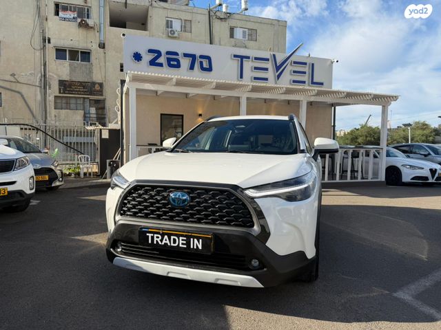 מודעת רכב טויוטה קורולה קרוס 1