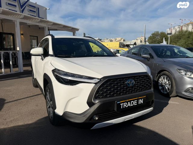 מודעת רכב טויוטה קורולה קרוס 2