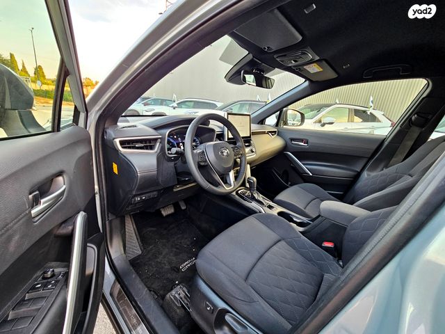 טויוטה קורולה קרוס