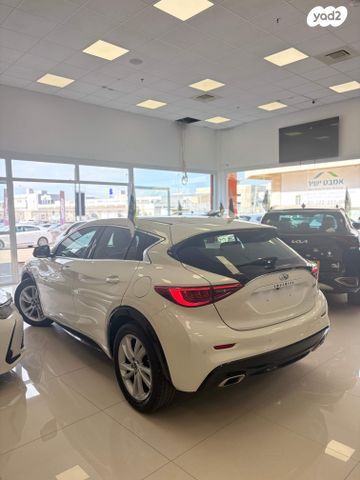 אינפיניטי Q30