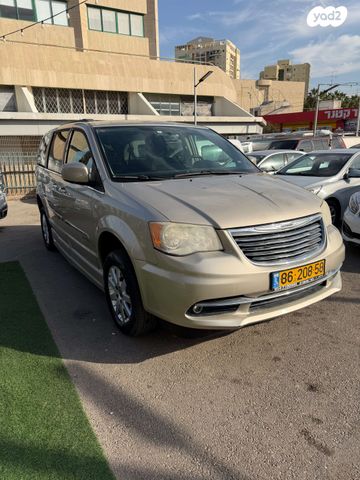 מודעת רכב קרייזלר גראנד וויאג'ר