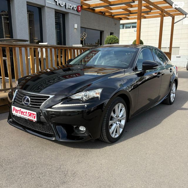 מודעת רכב לקסוס IS