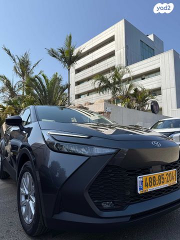 מודעת רכב טויוטה C-HR