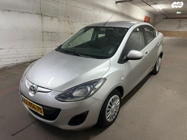 מודעת רכב מאזדה 2