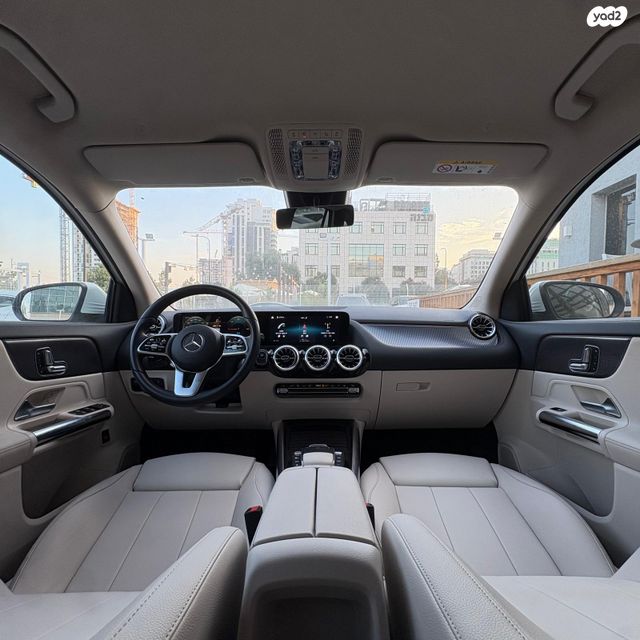 מרצדס-בנץ EQA