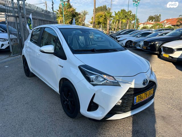 טויוטה יאריס