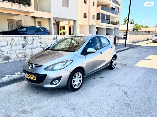 מודעת רכב מאזדה 2