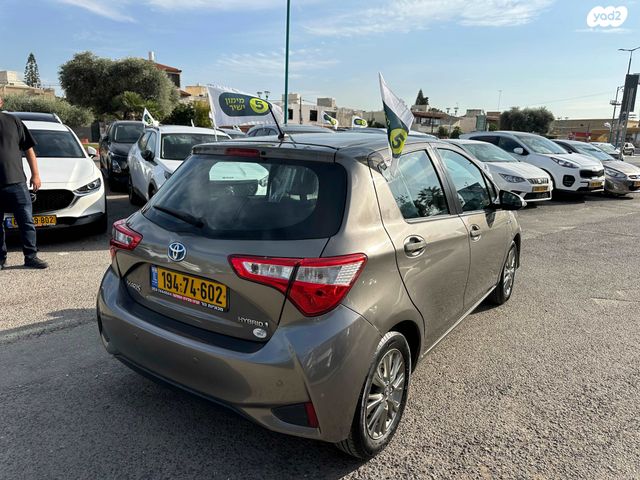 טויוטה יאריס