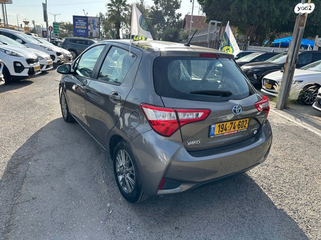 טויוטה יאריס