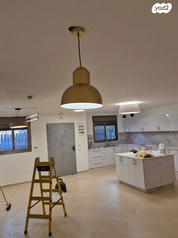 בית פרטי/ קוטג', ארבעת המינים 2, קרית יערים, גבעת זאב