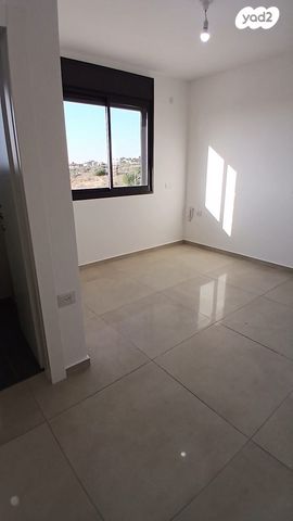 דירה, דרך ארץ 78, אבני חן, חריש