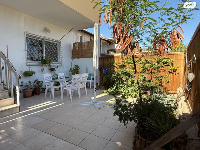 דירת גן, אדום 181, האשל, אילת