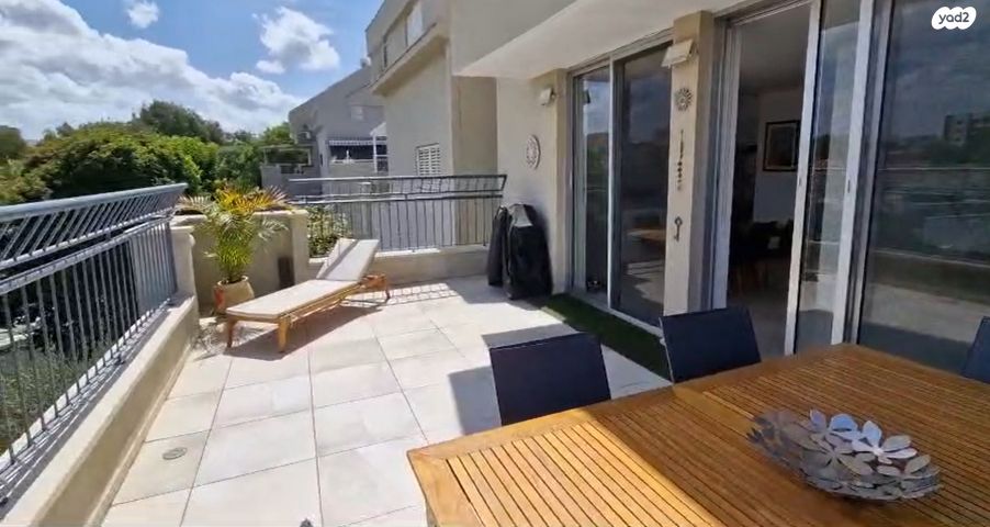 טריפלקס, ערוגות 4, הרצליה הירוקה, נווה עובד, הרצליה