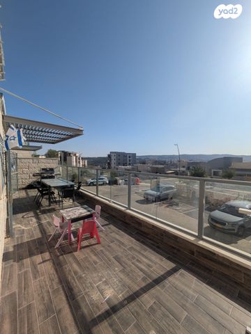 דירת גן, דוכיפת 11, סנסן, צור הדסה