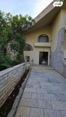 בית פרטי/ קוטג', אנטוורפן 1, הוד הכרמל, דניה, חיפה