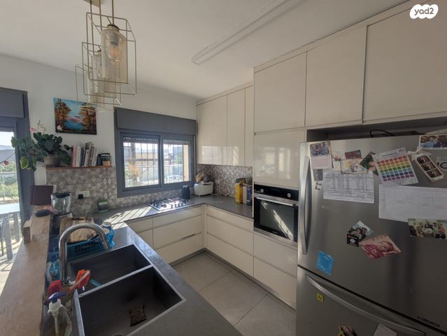 דירת גן, דוכיפת 11, סנסן, צור הדסה