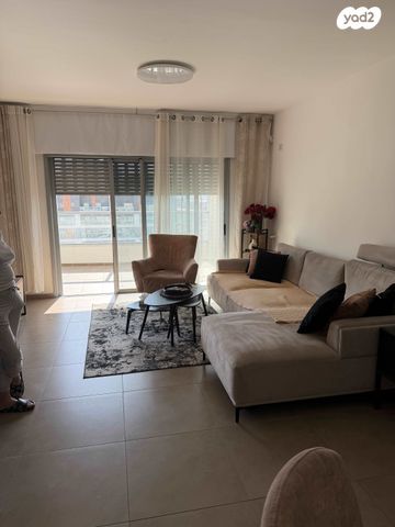 דירה, האנפה 18, החותרים, טירת כרמל