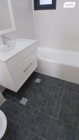 דירה, דרך ארץ 78, אבני חן, חריש