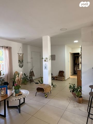 דירת גן, אדום 181, האשל, אילת