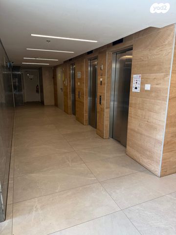 דירה, האנפה 18, החותרים, טירת כרמל