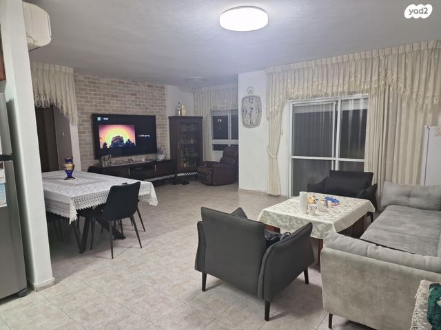 דירה, אבן גבירול 8, מרכז פרדס חנה, פרדס חנה כרכור