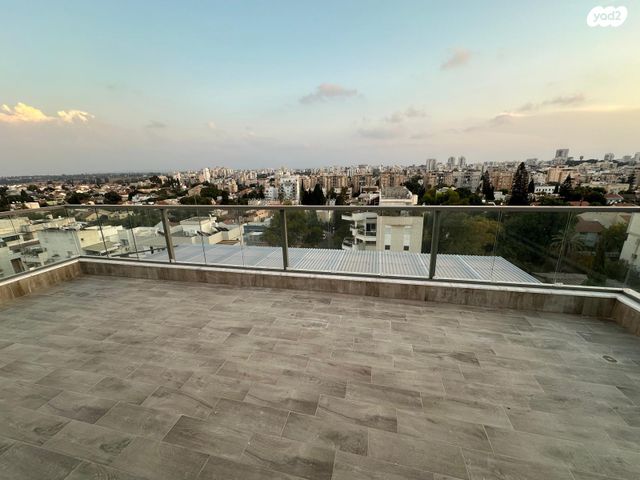 גג/ פנטהאוז, יהודה גורודיסקי 15, א' / צפון מזרח העיר, רחובות