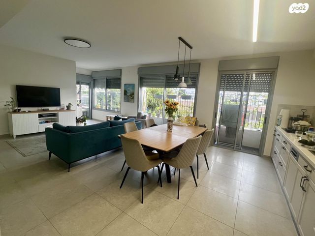 דירה, אנצו סירני 15, גבעת הרמבם, גבעתיים