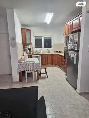 דירה, אבן גבירול 8, מרכז פרדס חנה, פרדס חנה כרכור