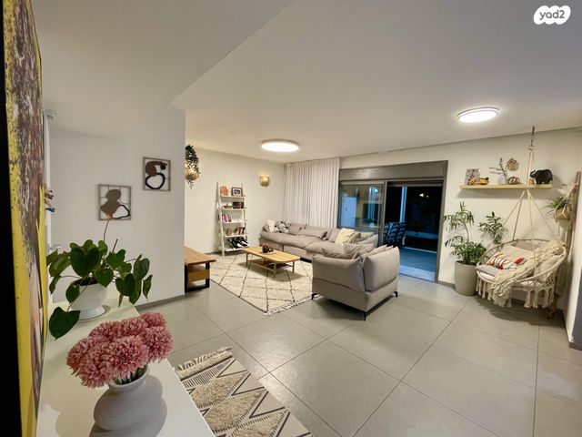 דירת גן, יקינטון 22, גבעת הרקפות, קרית ביאליק