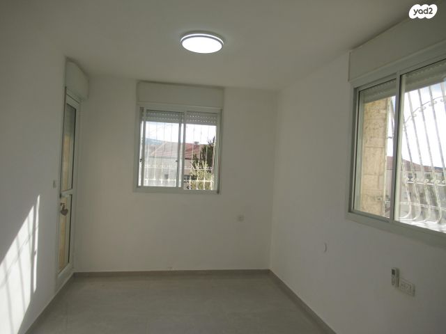 דירה, הרבי מנדבורנא 32, הדקל, ביתר עילית