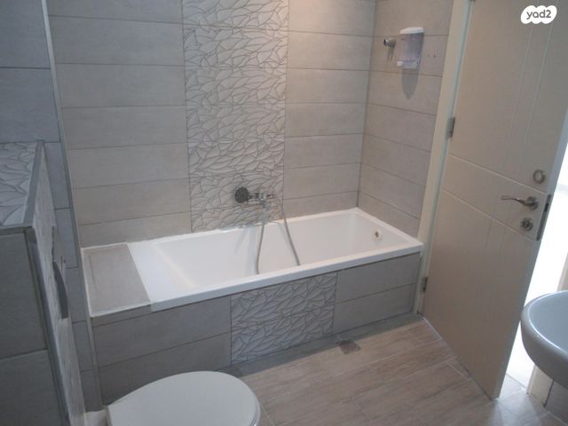 דירה, הרבי מנדבורנא 32, הדקל, ביתר עילית