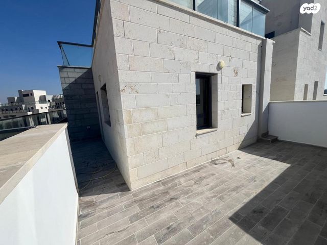 גג/ פנטהאוז, שחם 23, המגרסה, מבשרת ציון