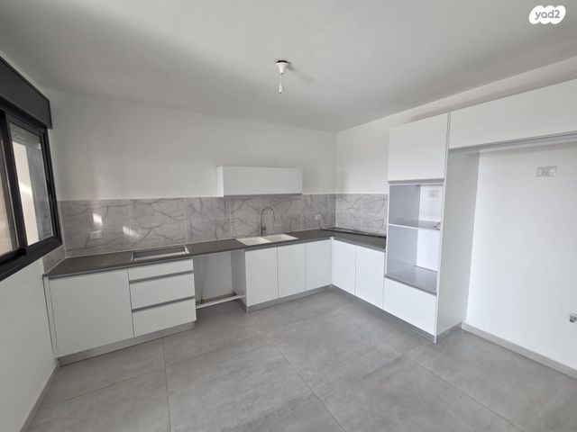 דירה, דרך קדם 30, נופי סלע, מעלה אדומים