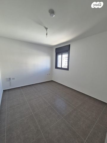 דירה, הרב שלום שבזי 215, פסגות אפק, ראש העין